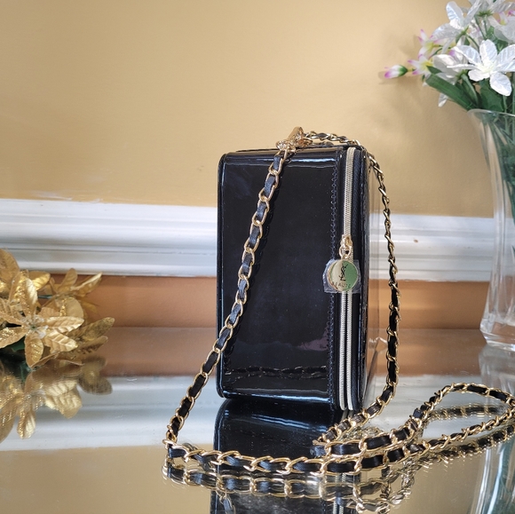 Yves Saint Lauren - Picture 17 of 17